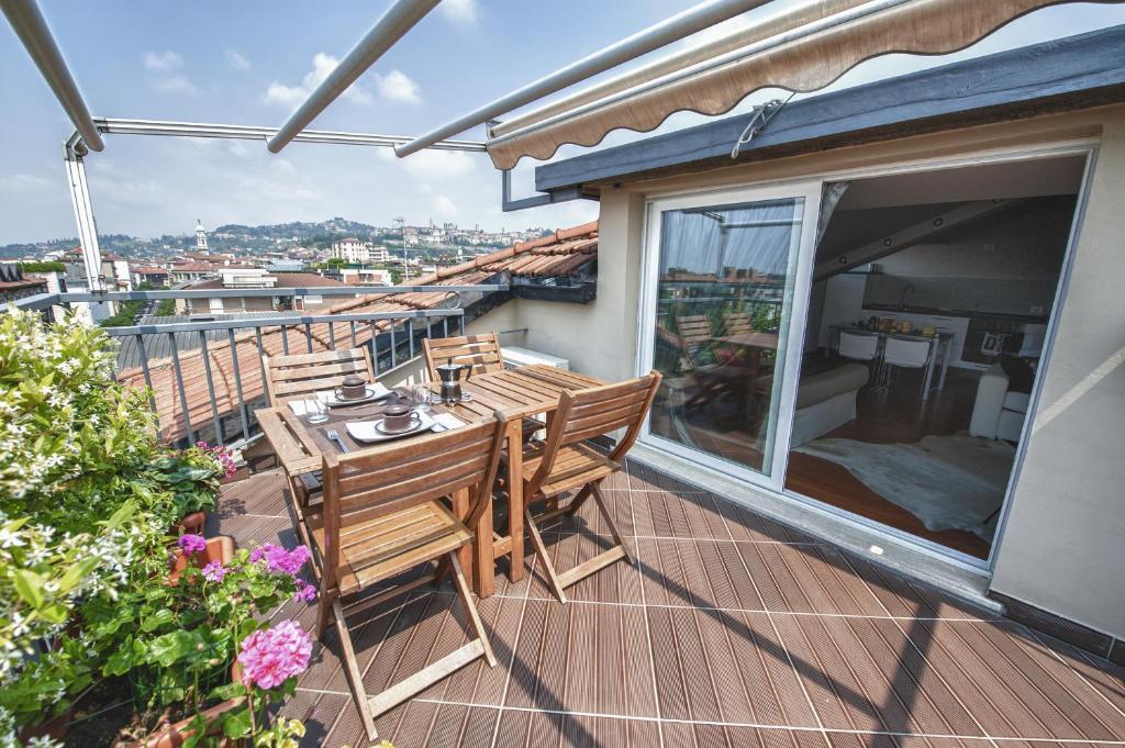 Cute & Cozy Terrace Apartment Bergamo Bilik gambar